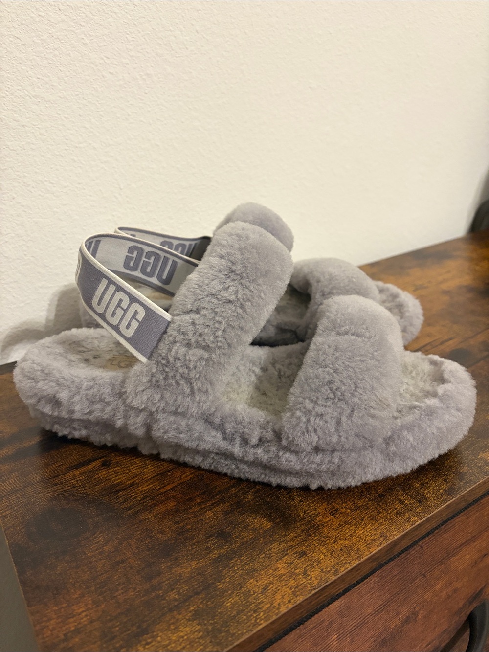 UGG Women’s Oh Yeah Grey Fuzz Sandal with Branded Elastic Strap size 9